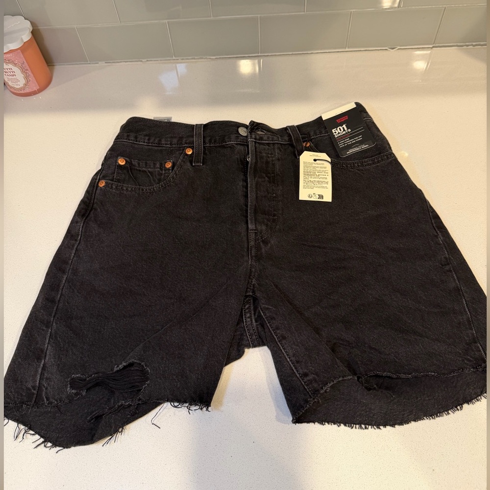 Levi’s 501 Mid Thigh Short – Lunar Black
Size 28
